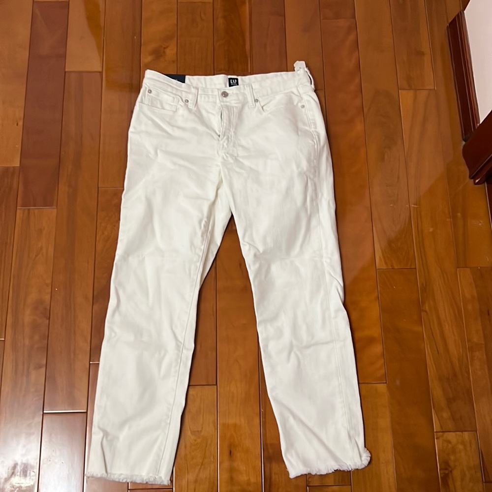 Gap Women’s white Stretchy Jeans straight legged and cropped